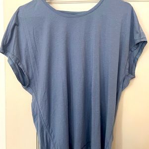 Lululemon Open Back T-Shirt. Size 8